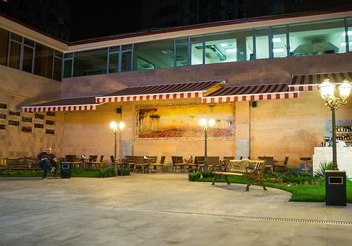 Ani Plaza Hotel, tuinbar