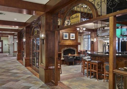 Sun Peaks Grand Hotel & Conference Centre, bar