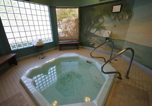 Accent Inns Vancouver Airport, jacuzzi