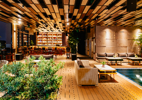 Northern Charm Hotel, pool bar 