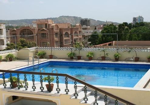 Khandela Haveli, zwembad