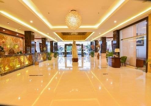 Grand Rocky Hotel, lobby