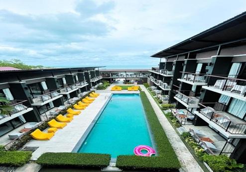 La Lune Beach Resort, zwembad