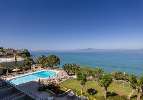 Messinian Bay, omgeving