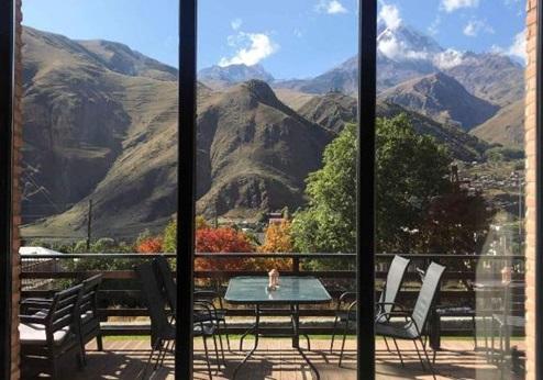 Hilltop Kazbegi, uitzicht