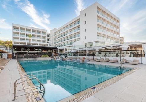  Napa Mermaid Hotel & Suites, zwembad