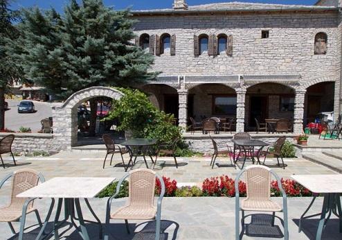 Hotel Monodendri, terras