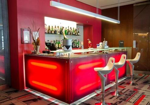VIP Executive Arts Hotel, bar