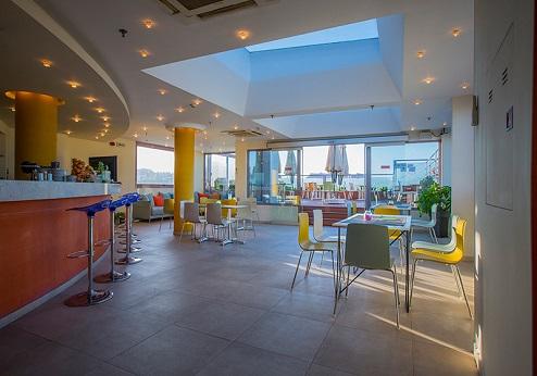 Novus City Hotel, rooftop bar