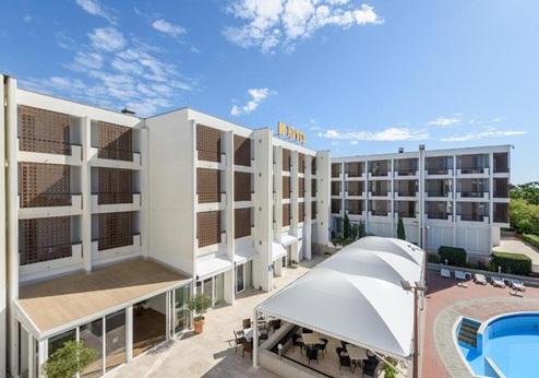 Kolovare, hotel