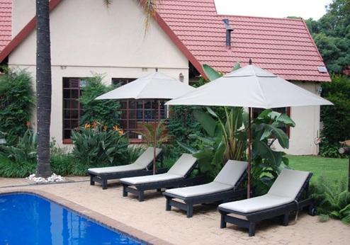 Journey's Inn Africa Guest House, zwembad