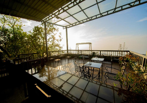 Olympus Plaza Hotel, terras