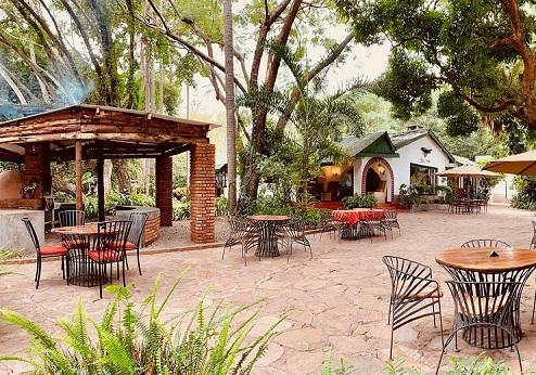 Mount Meru Game Lodge, buiten