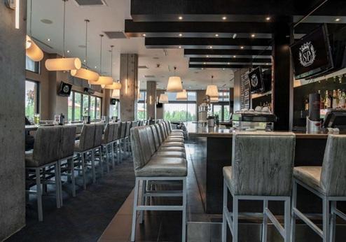 Sutton Place Hotel Revelstoke Mountain Resort, bar