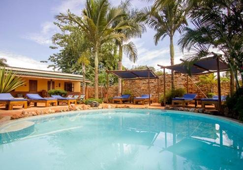 UG_AC_2FriendsGuestHouse_ZW.jpg