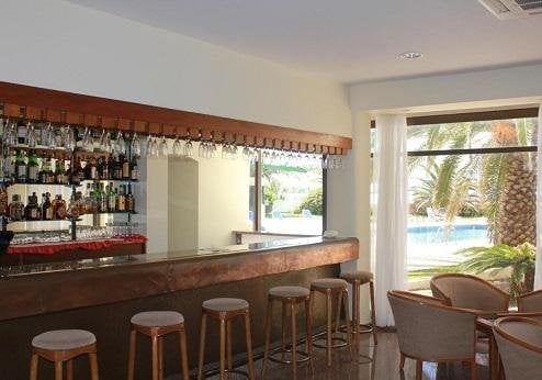 Hotel Caravelas, bar