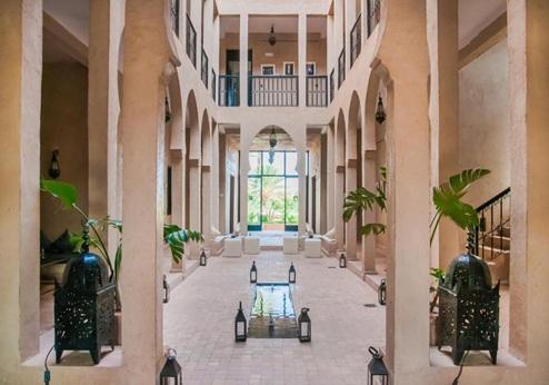 Dar Charma, lobby