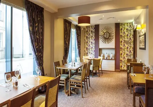 Premier Inn Lauriston Place, lounge