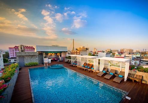 Nouvo City Hotel, zwembad op dakterras