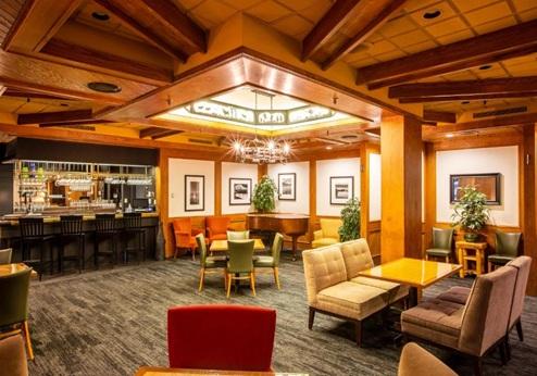 Chateau Jasper, bar