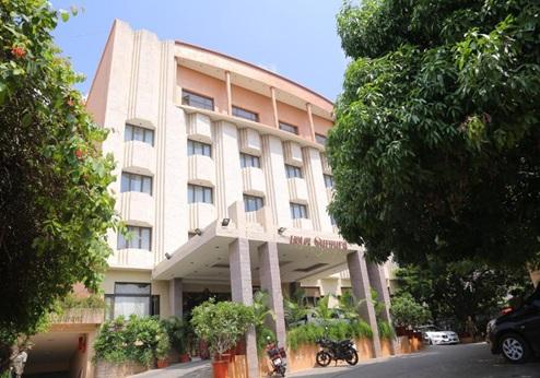 Hotel Surguru, exterieur