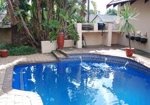 Journey's Inn Africa Guest House, zwembad
