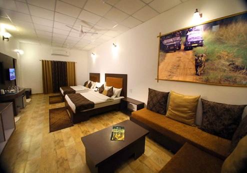Mogli Resort Kanha kamer.