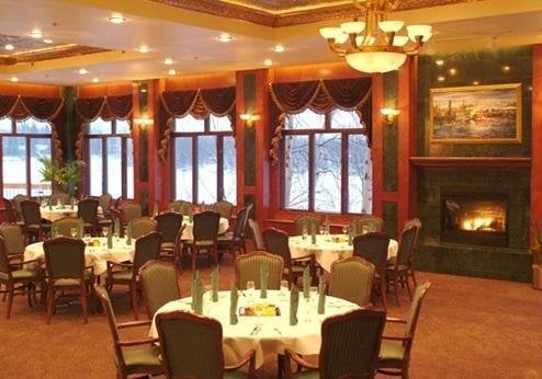Pike's Waterfront Lodge, restaurant