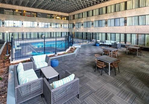 Sandman Hotel Penticton, terras