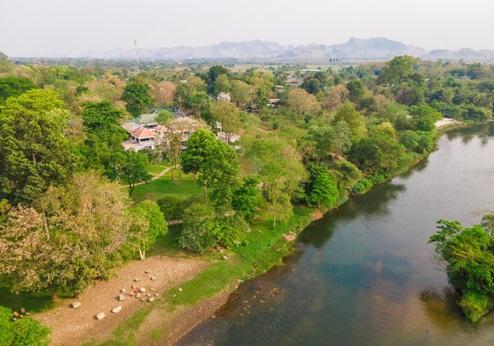 Comsaed River Kwai Resort, omgeving