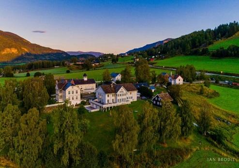 Dale-Gudbrands Gard, omgeving