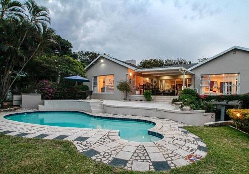 Chartwell Guest House - buitenkant en zwembad