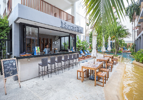 Deevana Plaza Krabi Aonong, pool bar  