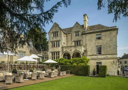 The Painswick, buitenkant