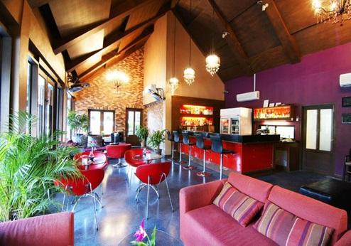 Laluna Hotel & Resort, bar