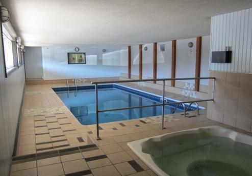 Aspen Inn & Suites Smithers, zwembad