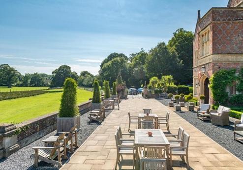 Burley Manor, Terras