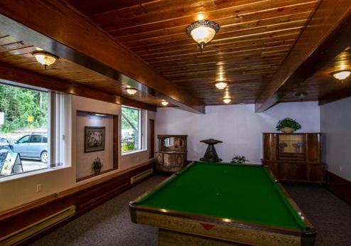 Three Valley Lake Chateau, pooltafel