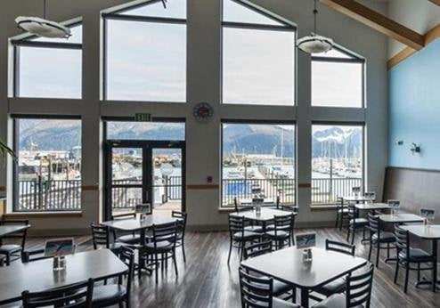Harbor 360 Hotel, restaurant
