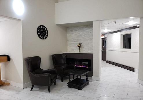 Wells Gray Inn, lobby