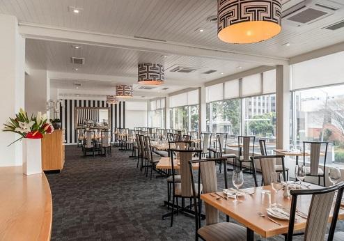 Bay Plaza Hotel, restaurant