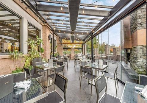 Sandman Hotel & Suites Vancouver Airport, terras
