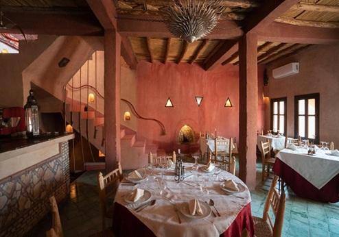 Dar Kamar, bar