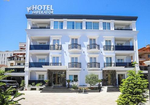 Imperator Hotel, buiten