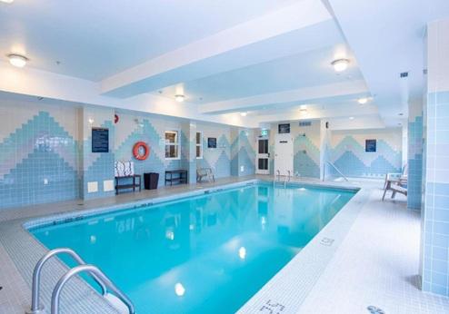 Sandman Hotel & Suites Vancouver Airport, zwembad