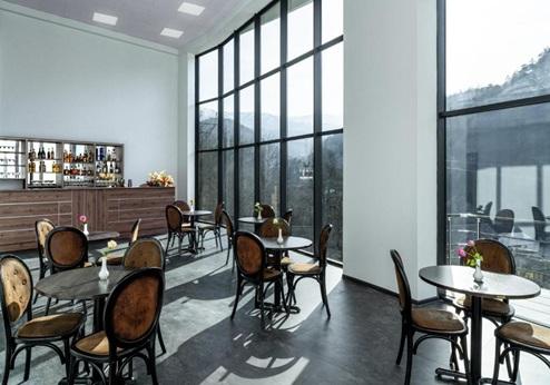 Ani Forest Hills Hotel and Resort, bar