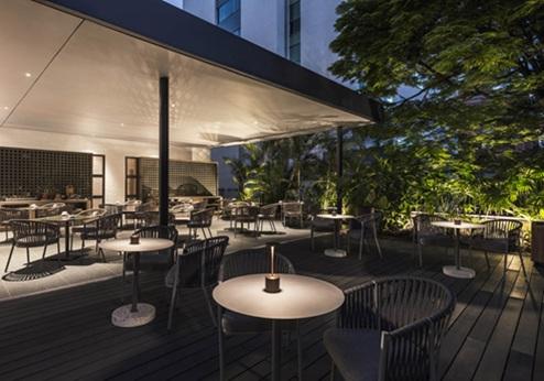 Hotel Poblado Plaza, terras
