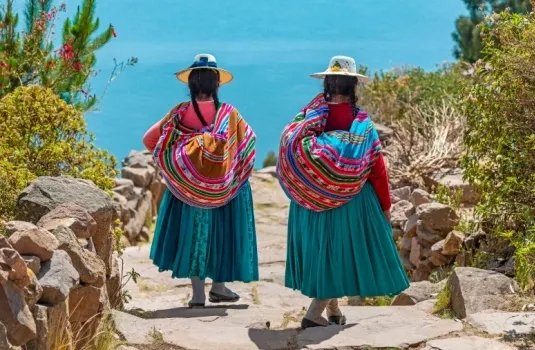 Peru Quechua vrouwen Titicacameer