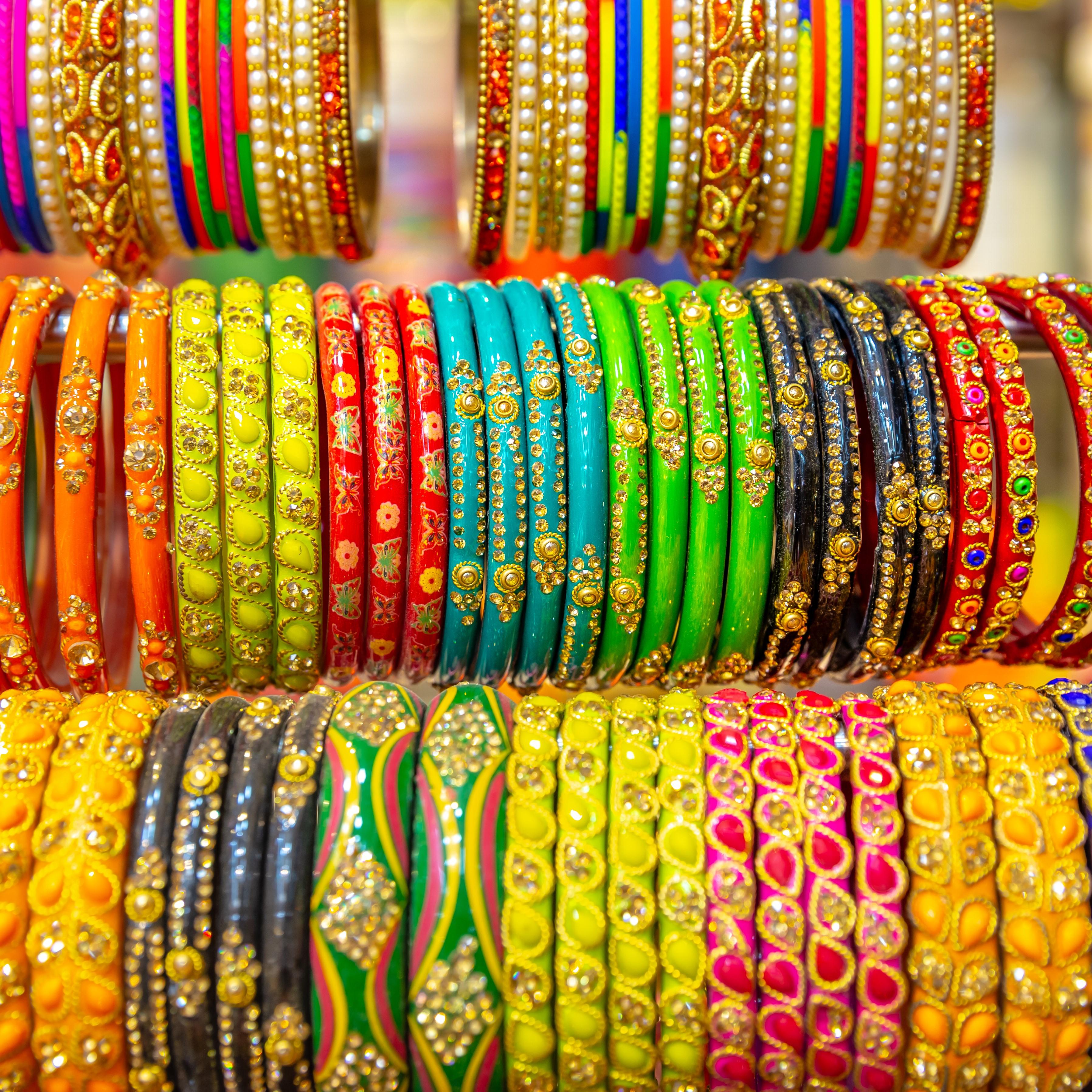 Kleurrijke armbanden, India