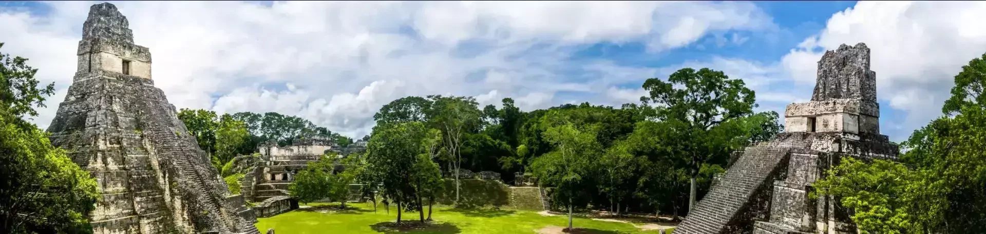 Mayaruïnes van Tikal in Guatemala